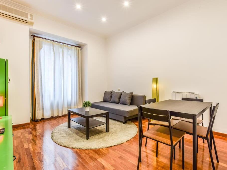 Apartamento Puente De Segovia Apartment Мадрид Екстериор снимка